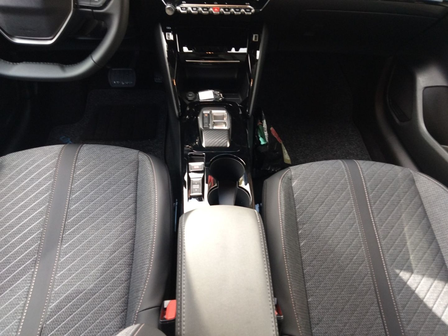 Fahrzeugabbildung Peugeot 208 Allure Elektro 156 Navi 360 Kamera SHZ Keyle