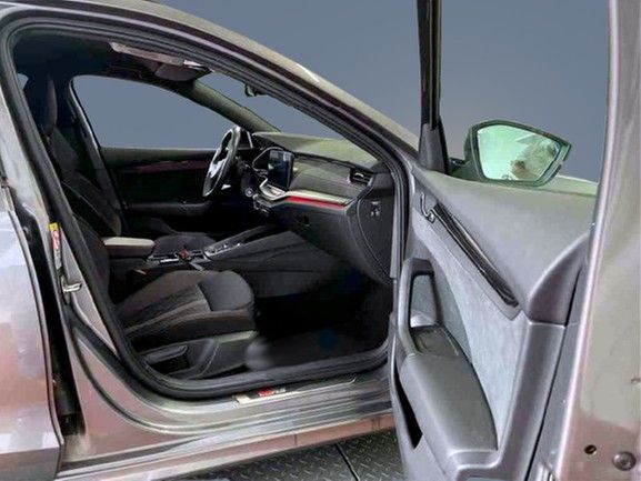 Skoda Octavia Combi 2.0 TDI DSG RS NAVI AHK LED-MATRIX imagem 3