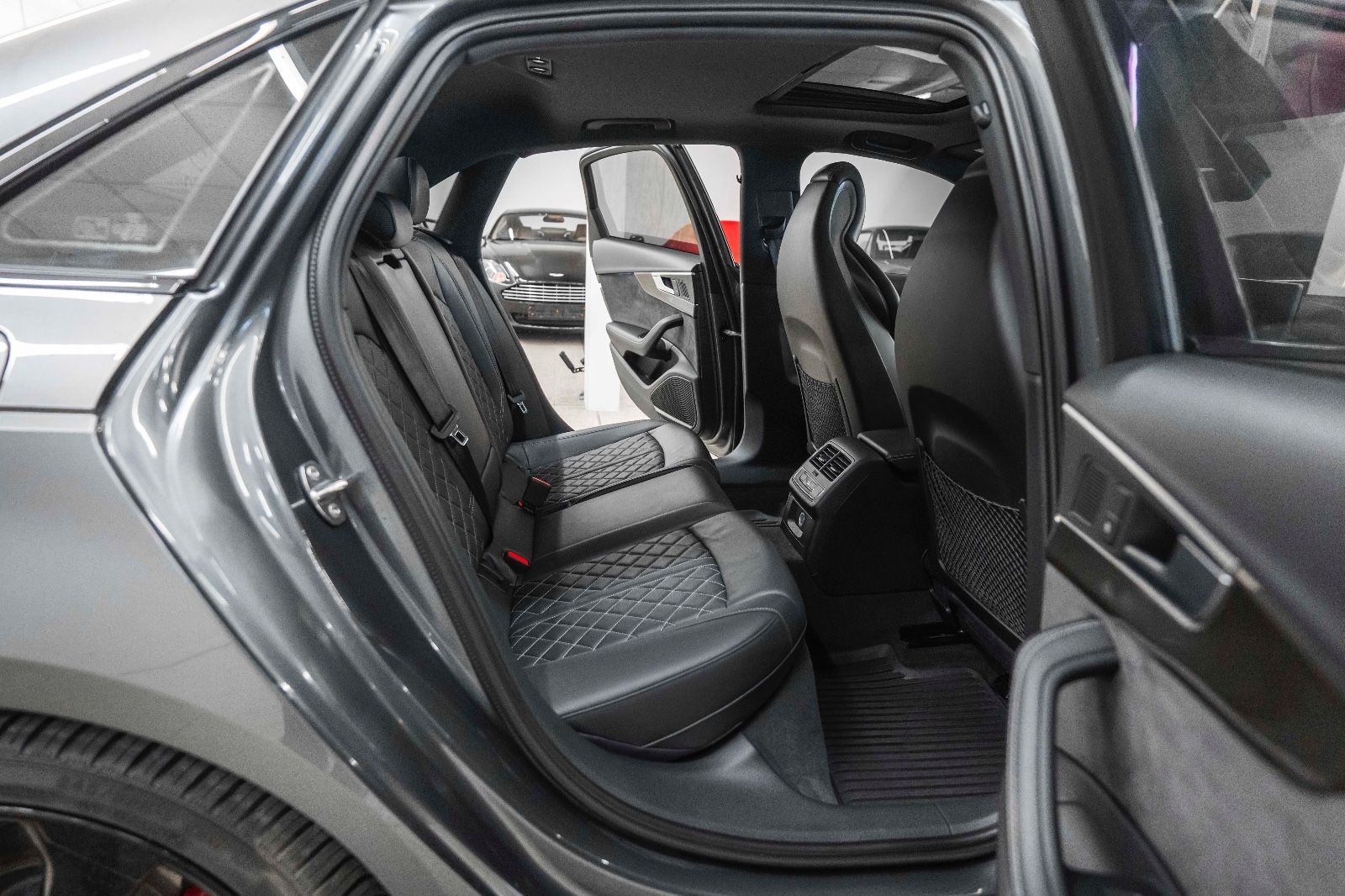 Fahrzeugabbildung Audi S4 3.0TFSI Quattro B&O KAM LED CARPLAY MASSAGE