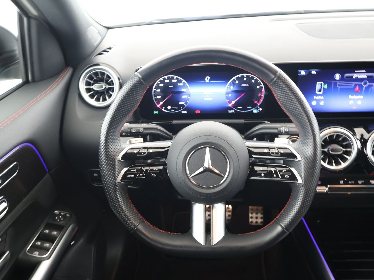 Mercedes-Benz GLA 180 Edition AMG AHK Distr. 360 Multibeam LED foto 12