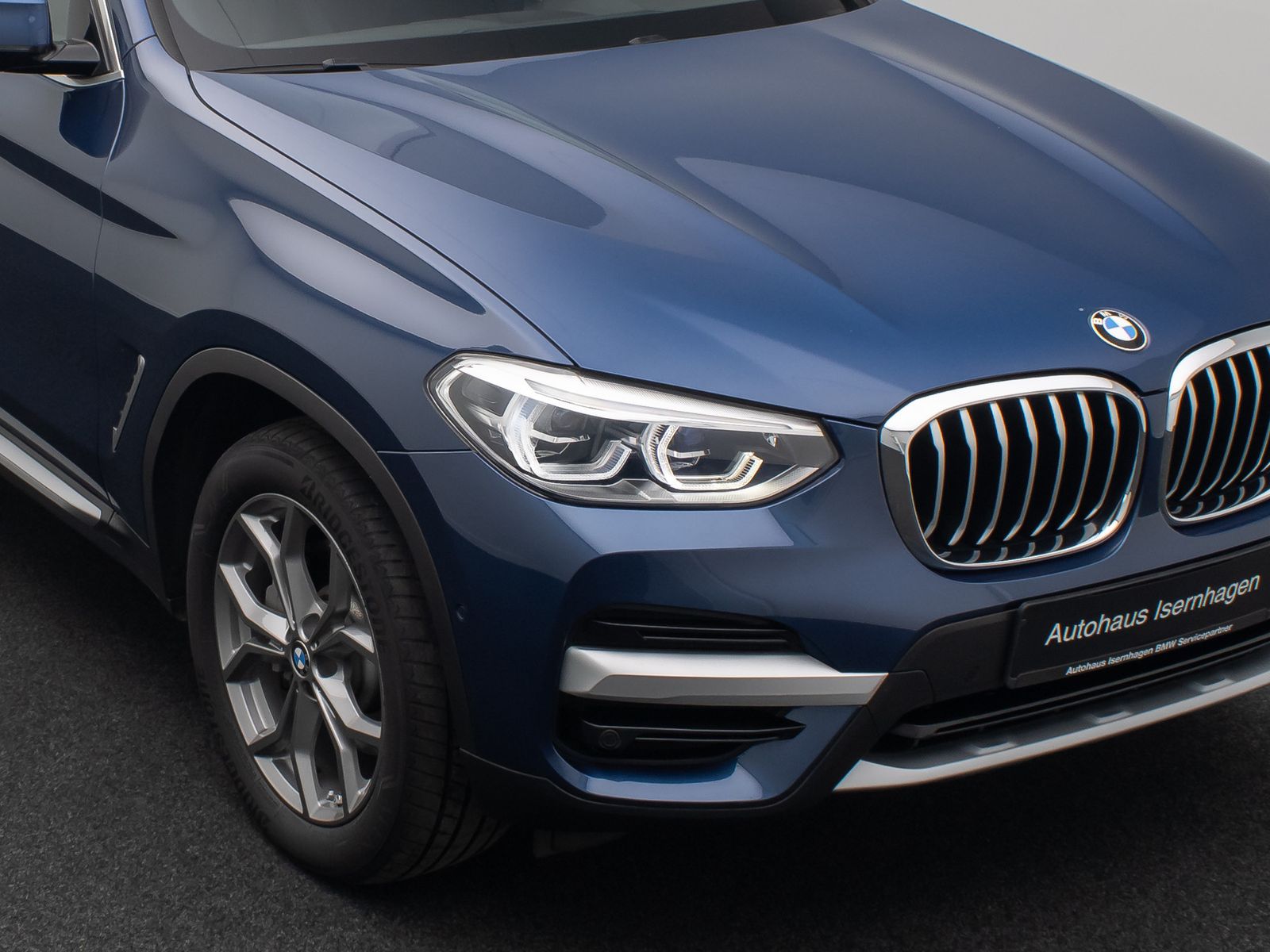 Fahrzeugabbildung BMW X3 xD30e xLine DAB Kamera AHK Alarm Panorama H/K