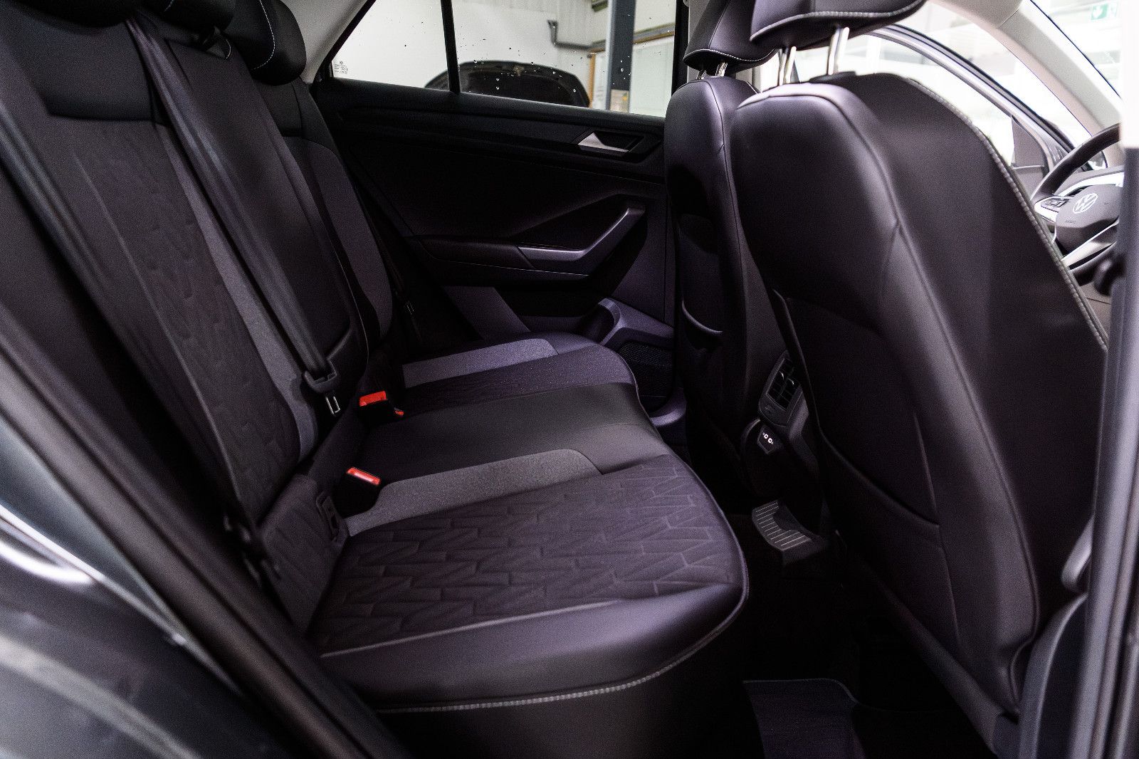 Fahrzeugabbildung Volkswagen T-Roc Goal 1.0 TSI LED+NAVI+ACC+APP