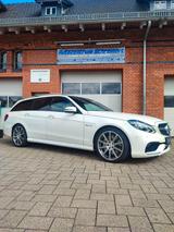 Mercedes-Benz E 63 AMG T-Modell E 63 AMG 4Matic* V Max 320* - Mercedes-Benz E 63 AMG: Kombi