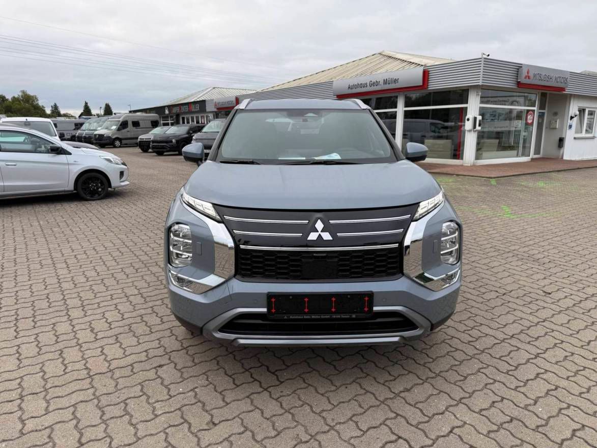 Fahrzeugabbildung Mitsubishi Outlander Plug-in Hybrid Select 2.4