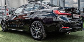 Fahrzeugabbildung BMW 330i Lim. Sport Line|KAMERA|AUTOMATIK|DISPLAYKEY
