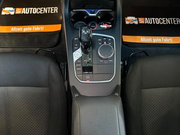 BMW 120 i *HEAD-UP*StandHZ*AHK*SPORT*2-ZONEN*CARPLAY