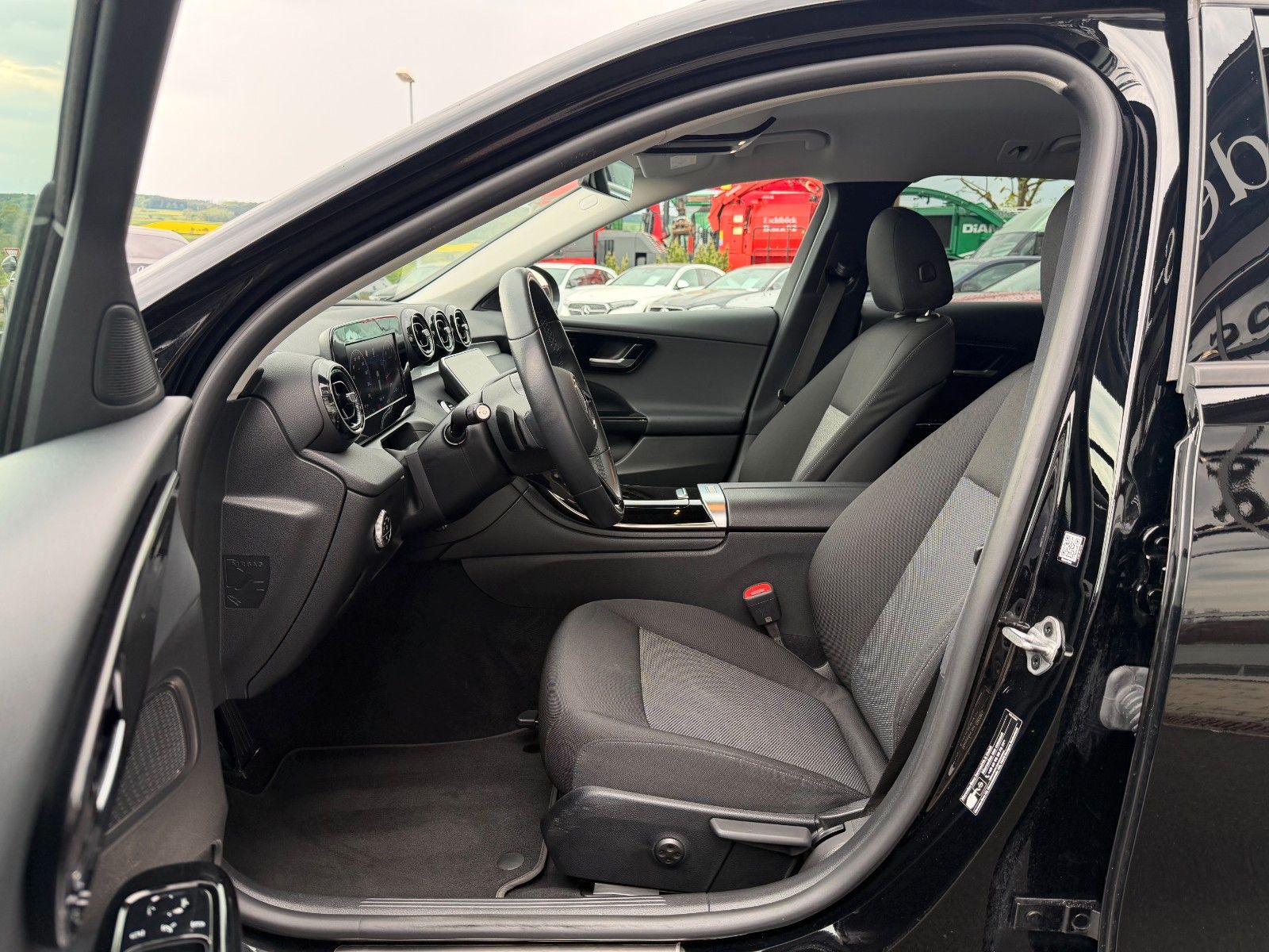 Fahrzeugabbildung Mercedes-Benz C 180 T LED+RKamera+LED+SpiegelP+EasyPack