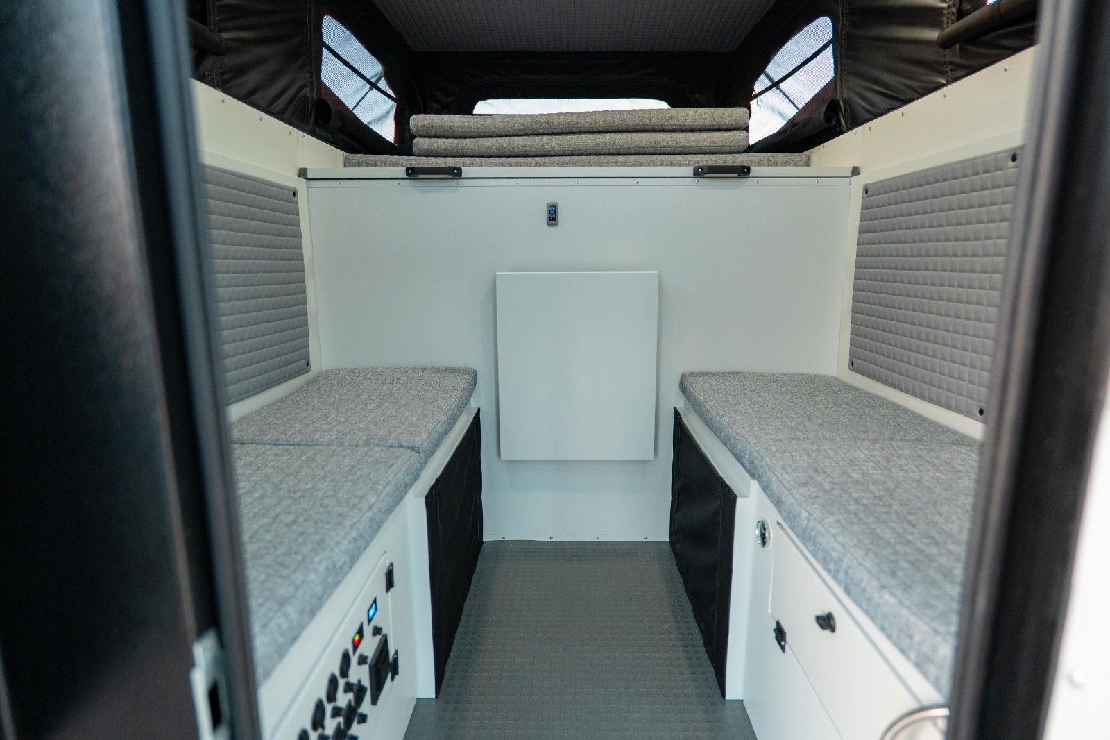 Fahrzeugabbildung Dodge RAM 5.7 V8 4x4 + DECAMP BACKPACK Camper Autark