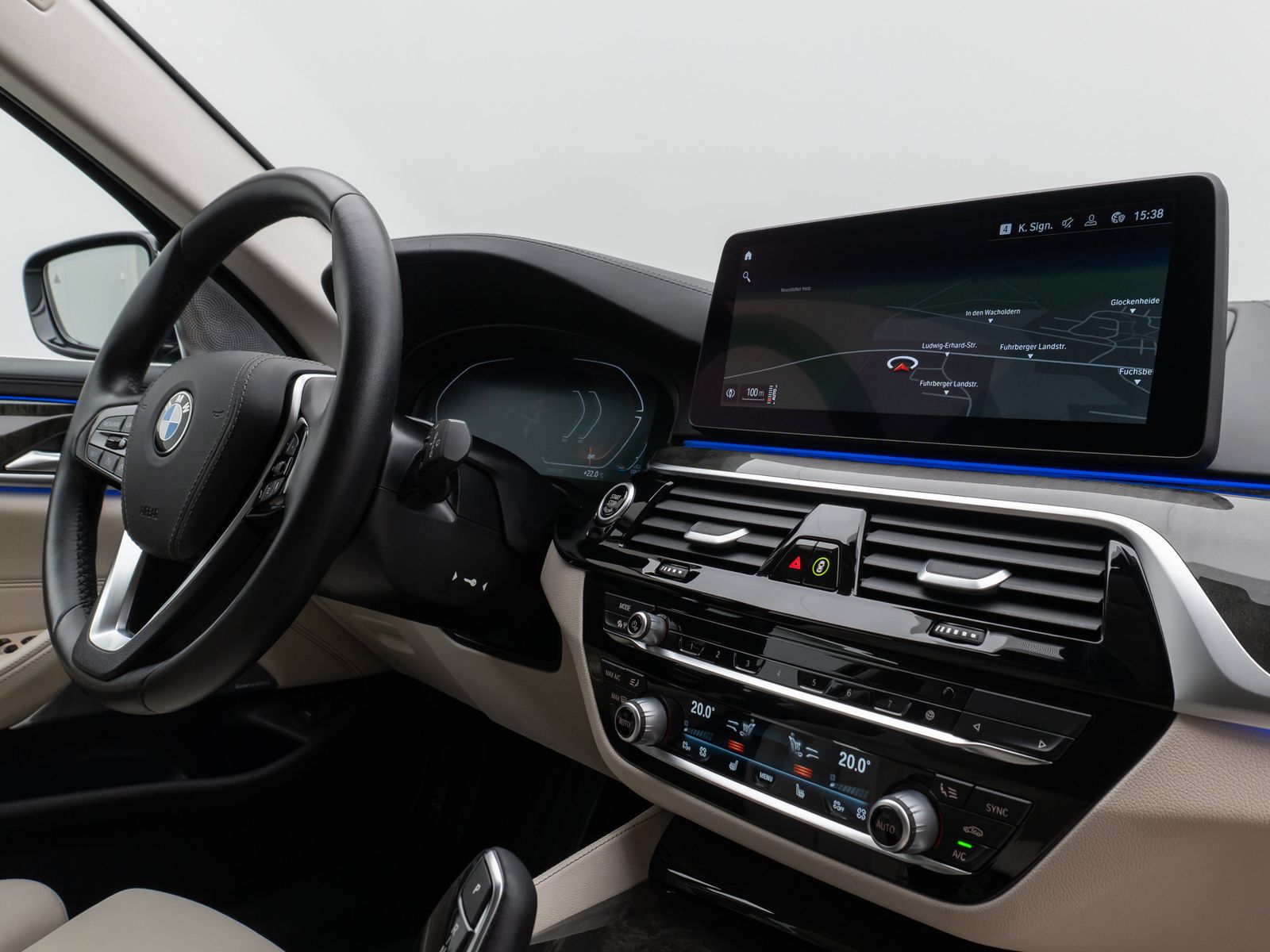 Fahrzeugabbildung BMW 520i Luxury Line Kamera HUD DAB B&W Alarm Sport