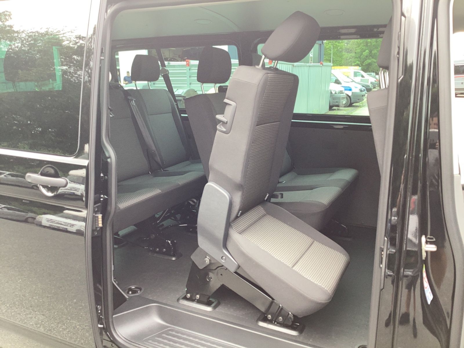 Fahrzeugabbildung Volkswagen T6 Kombi T6.1 TDI 9 Sitze LR LED SITZH. REAR VIE