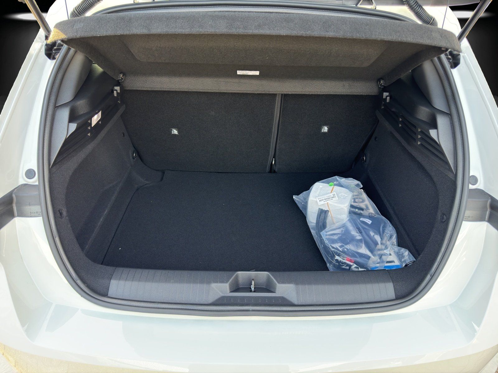 Fahrzeugabbildung Opel Astra 1,2 Turbo Edition AHK/KOMFORT/AGR-SITZ/PD
