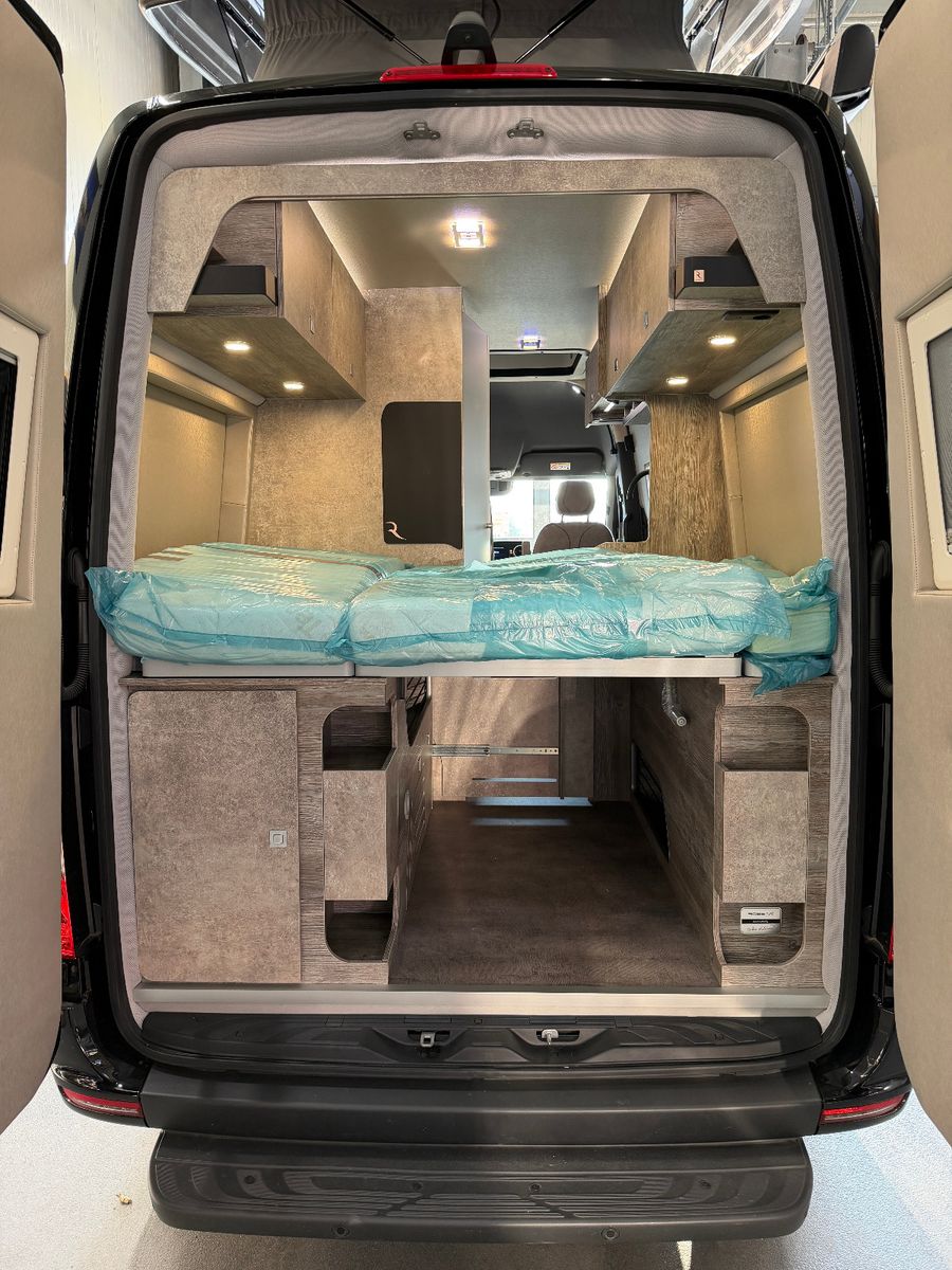 Fahrzeugabbildung Robeta Adonis - Luxus Campervan Aufstelldach