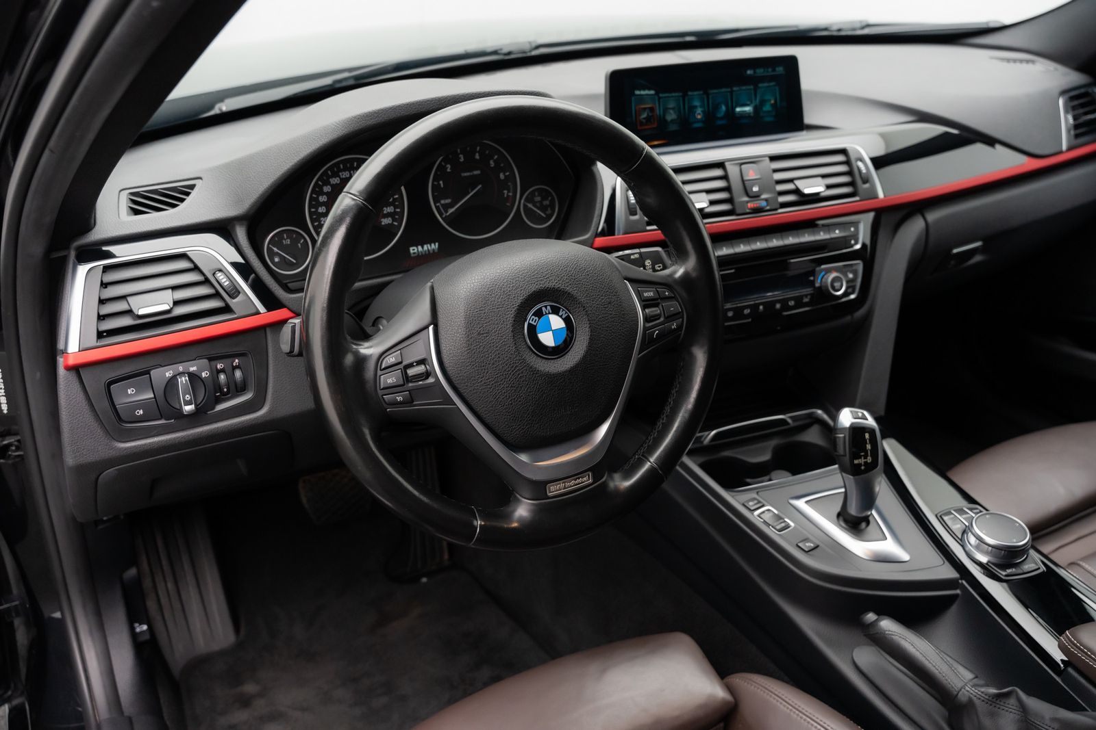 Fahrzeugabbildung BMW 320i Sport Line Kamera NaviPro Alarm Individual