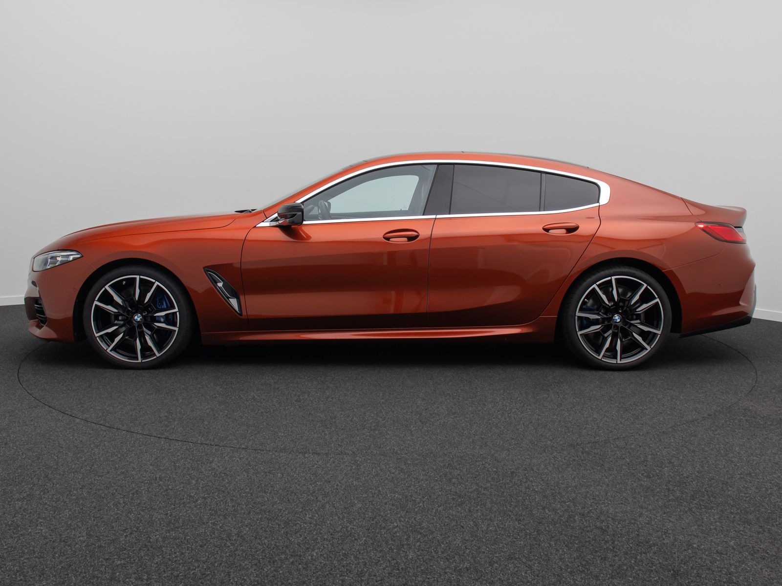 Fahrzeugabbildung BMW M850i xD Gran Coup&eacute; Panorama Individual B&W Voll