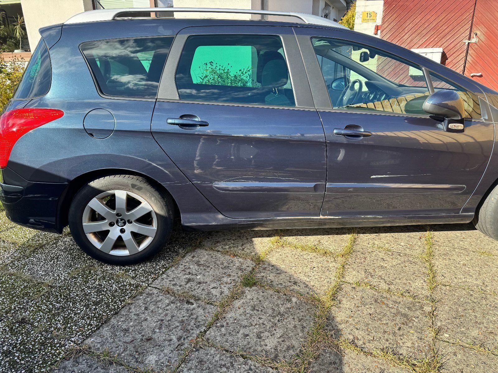 Peugeot 308 2012 — interior