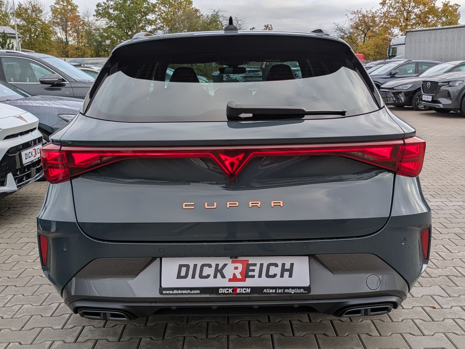 Fahrzeugabbildung CUPRA Leon 1.5 eTSI EDGE MATRIX*ACC*KAM*18"5JGARANTIE