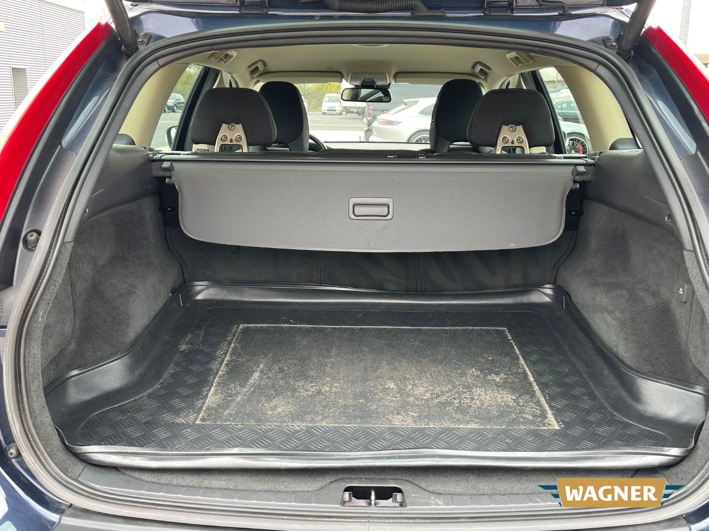 Fahrzeugabbildung Volvo XC60 Momentum 2WD T5 Automatik Sitzheizung