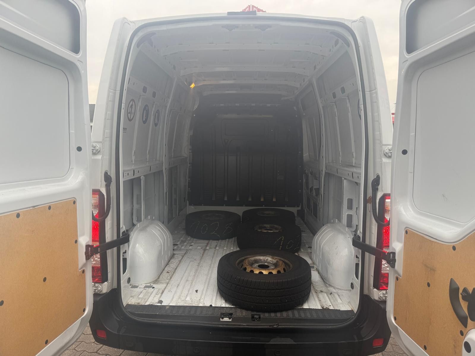 Fahrzeugabbildung Renault Master III Kasten L2H2 HKa 3,5t