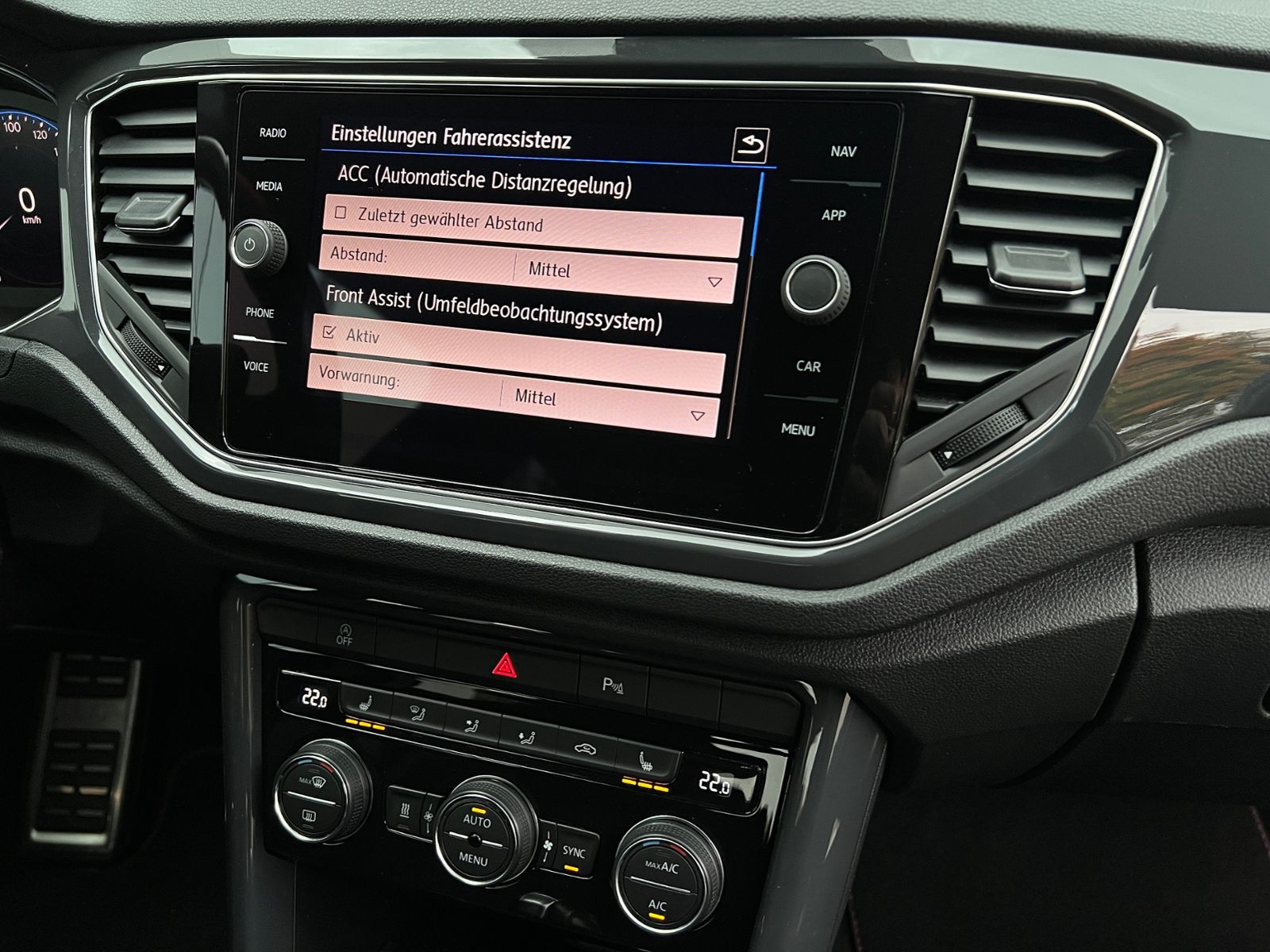 Fahrzeugabbildung Volkswagen T-Roc Sport 2.0 TSI DSG 4MOTION *Standhzg.,Activ