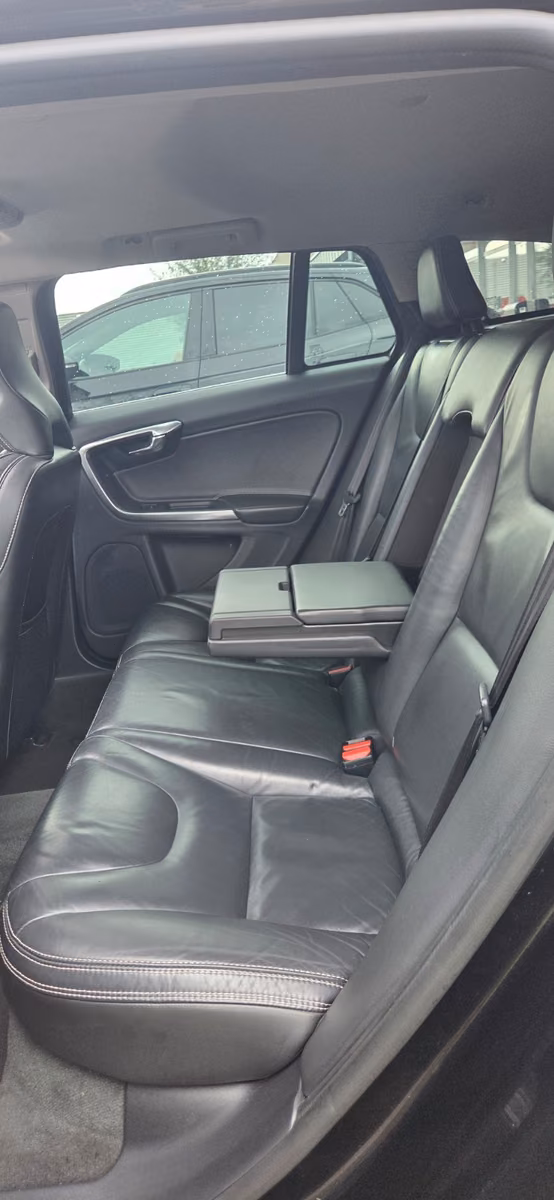 Volvo V60 2013 — engine 2.400 cm³, 288 HP (212kW)