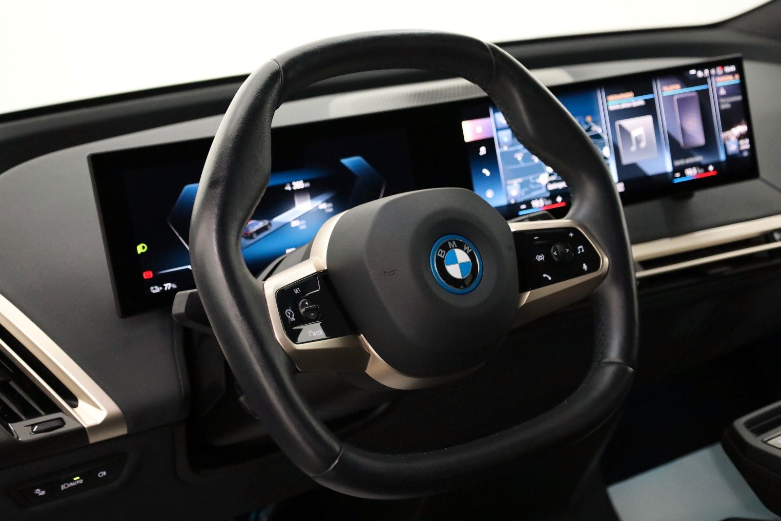Fahrzeugabbildung BMW iX 50 xDrive Panorama Sky Lounge,HUD,Curved,AHK
