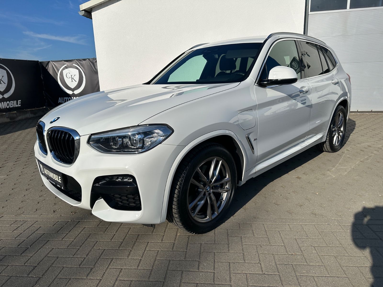 Fahrzeugabbildung BMW X3 xDrive30e M-Sport/Navi/Head-Up/LED/AHK