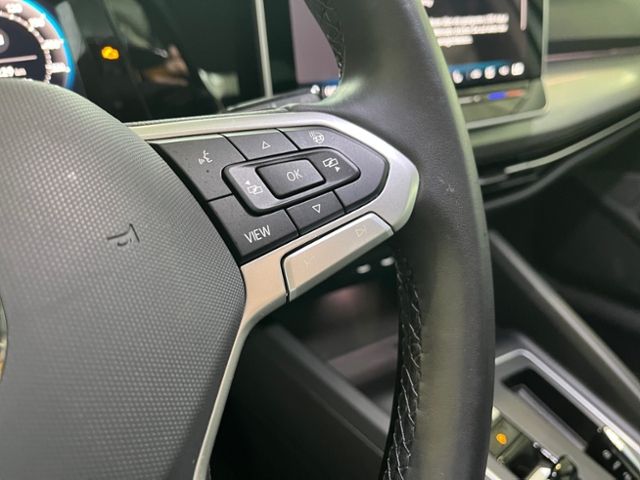 Fahrzeugabbildung Volkswagen Golf 1.5 eTSI DSG Life KESSY GJR LED APP-CONNECT