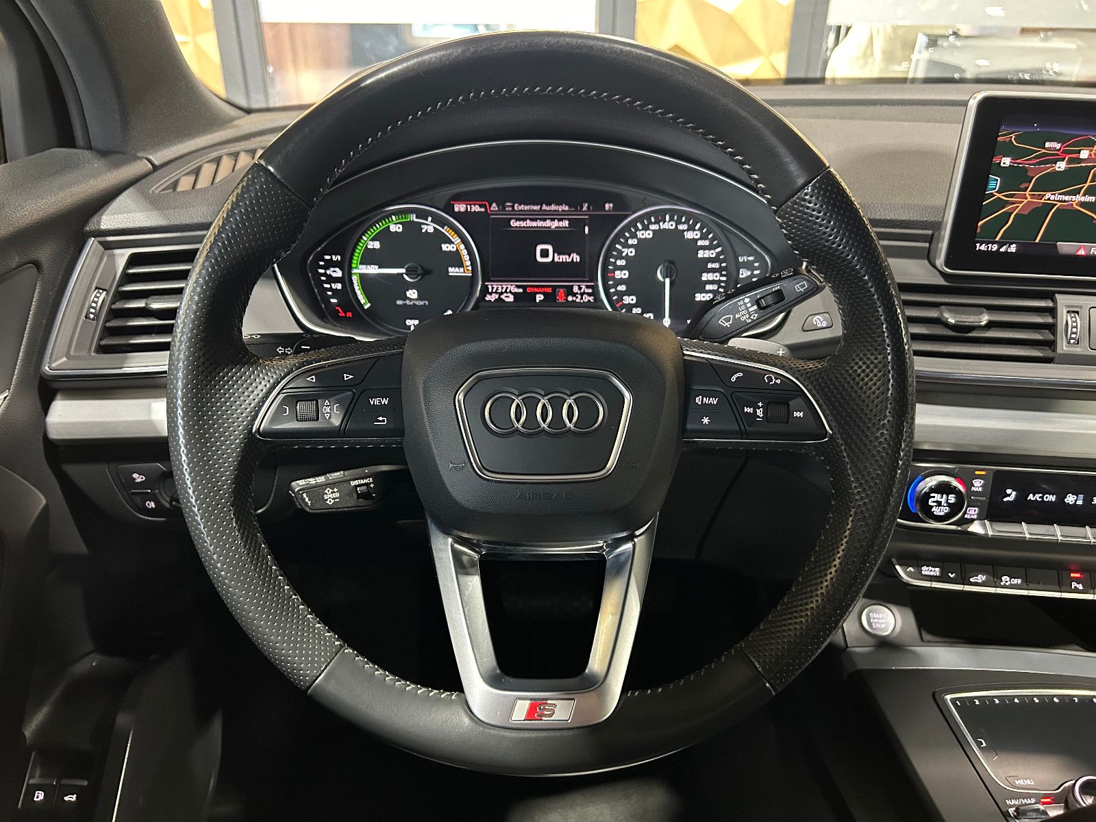 Fahrzeugabbildung Audi Q5 50 TFSI e quattro sport/S-LINE/PANO/ACC78-FAC