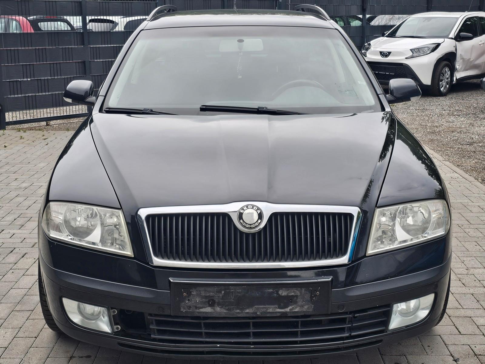 Skoda Octavia 2007 — rear view