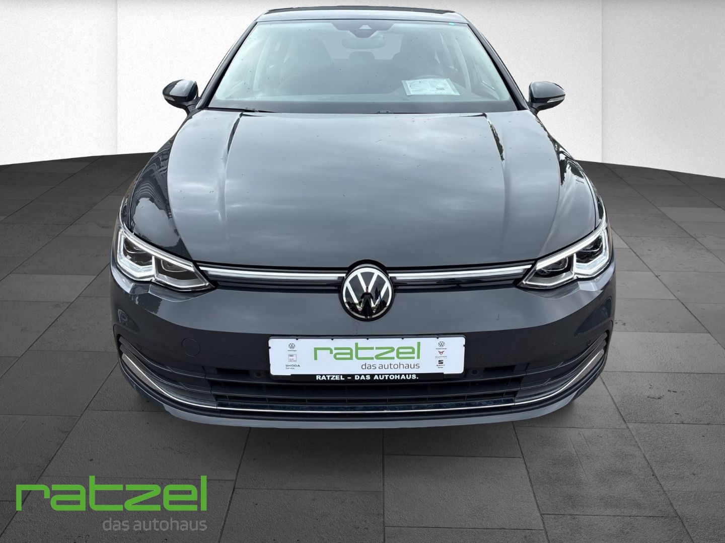 Fahrzeugabbildung Volkswagen Golf VIII Style eTSI DSG LED ergoActive Sitz App