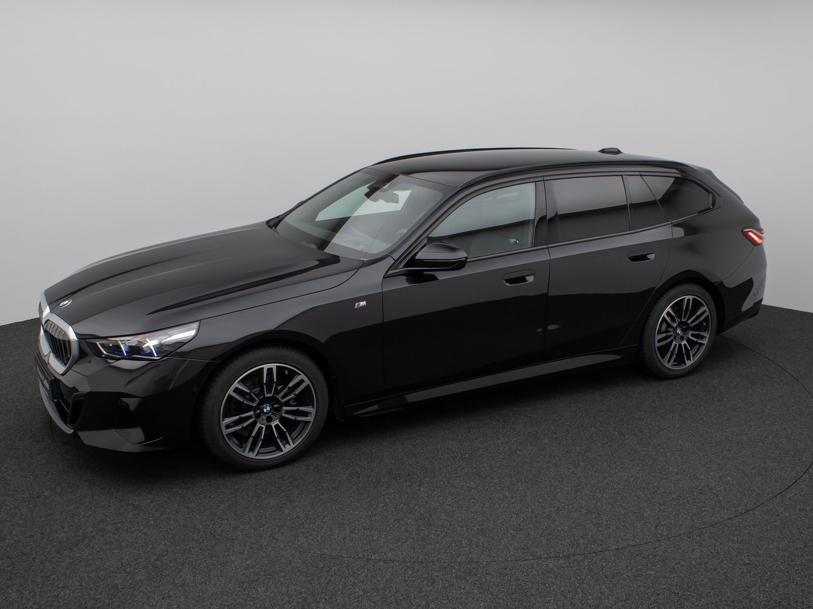 Fahrzeugabbildung BMW 520d M Sport 360°HUD DAB H/K AHK Komfort Alarm