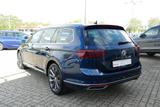 Volkswagen Passat Variant 2.0 Elegance DSG LED Navi Head-Up - mit Benzin-Antrieb: Blau, mit Klimaanlage
