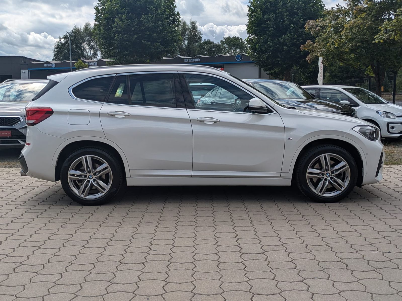 Fahrzeugabbildung BMW X1 20 i M-Sport sDrive ACC/AHK/LED/KAMERA