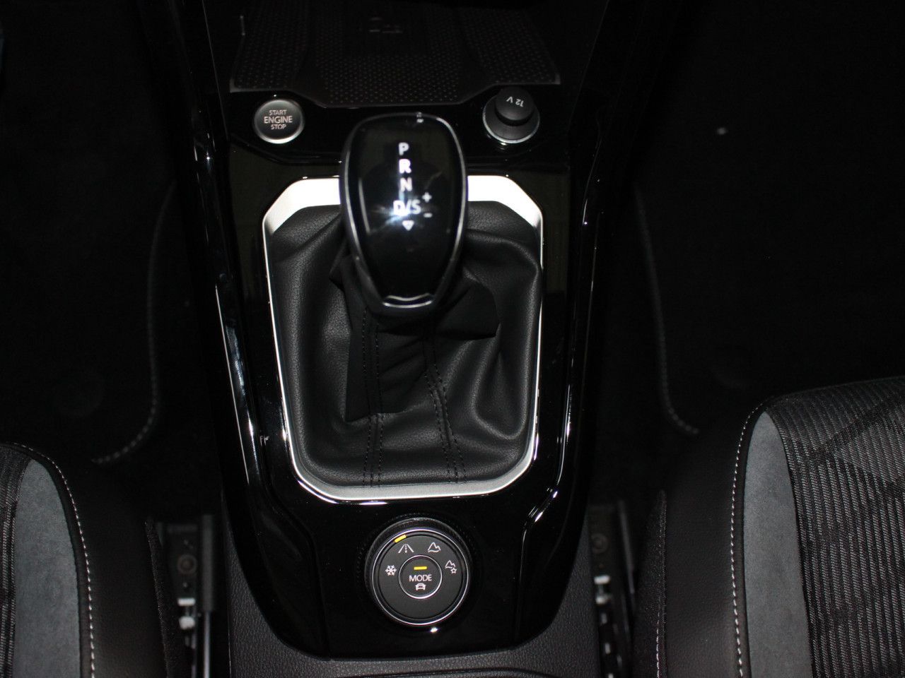 Fahrzeugabbildung Volkswagen T-Roc 2.0 TSI R-Line 4Motion/Pano/IQDrive/AHK