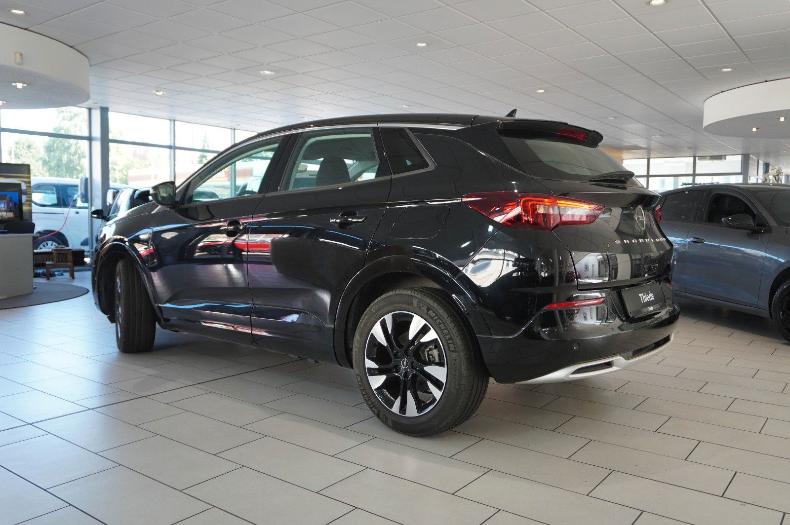 Fahrzeugabbildung Opel Grandland (X) 1.6T EDITION HYBRID NAVI/LED/VIRT.
