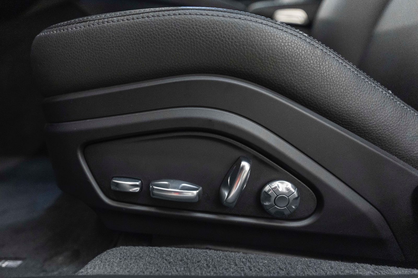 Fahrzeugabbildung Porsche Panamera Sport Turismo 4 E-Hybrid BOSE 360° LED