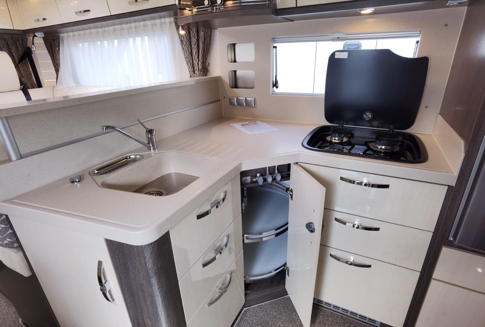 Fahrzeugabbildung Phoenix Maxi-Alkoven 7900 QRSL *SommerSale*