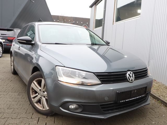 Volkswagen Jetta 1.6 TDI MATCH / LEDER / NAVI+