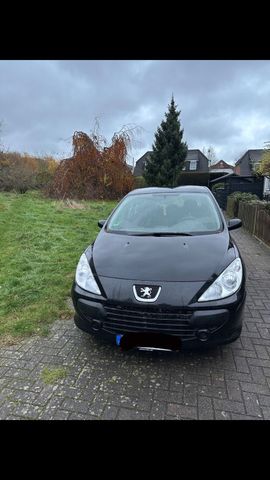 Peugeot (F) 307