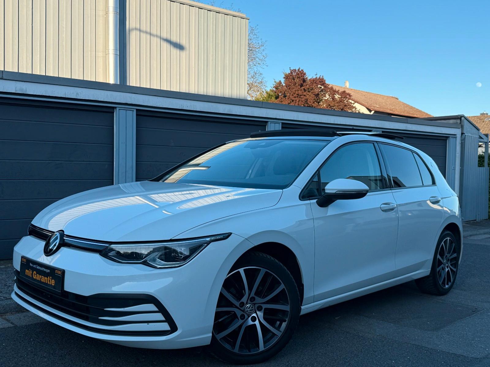 Volkswagen Golf 8 Lim. Life Pano IQ-Light Alcantara ACC
