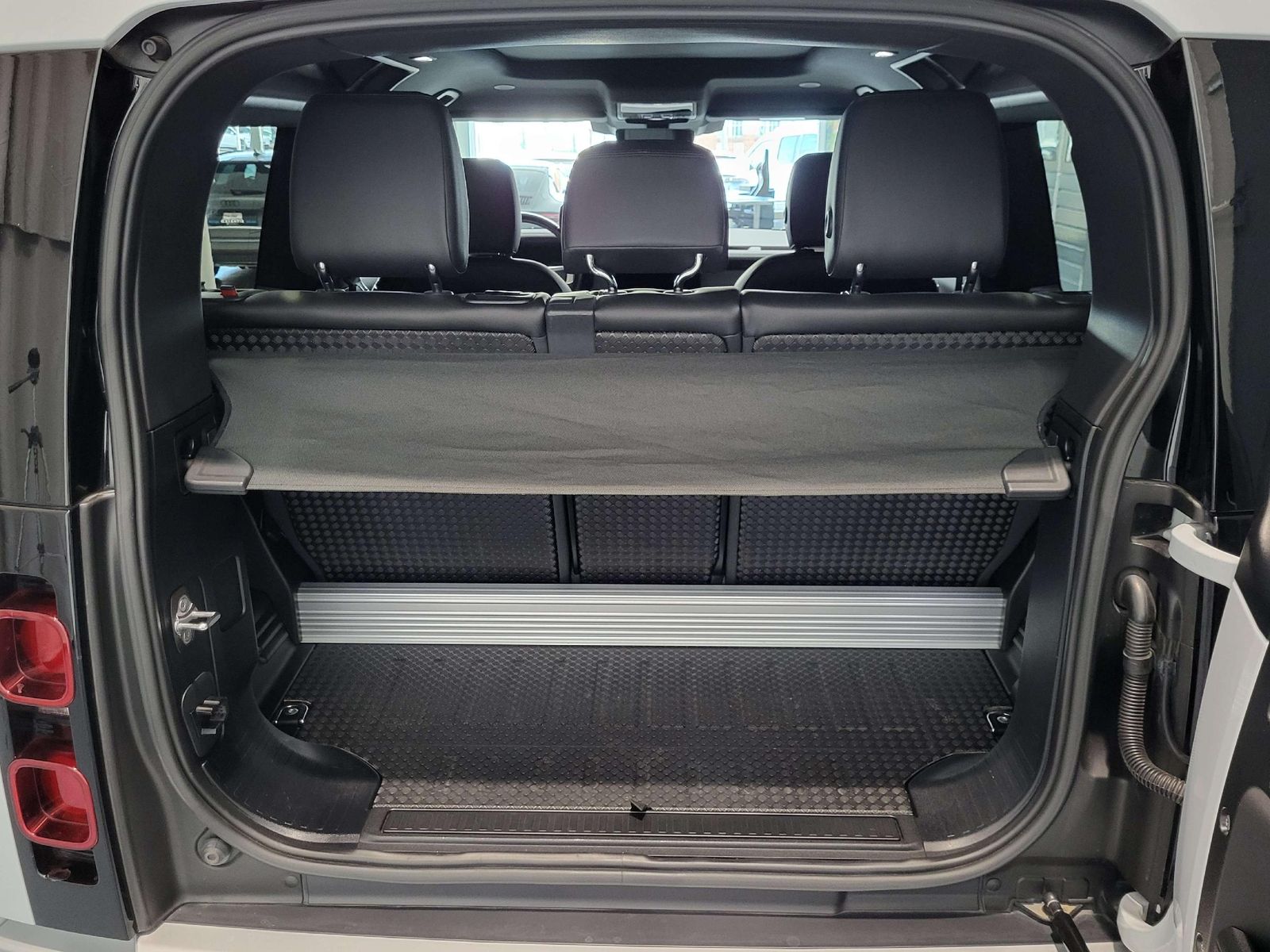 Land Rover Defender 3.0d 90 SE *Navi| LED| Pano| Kamera* foto 19