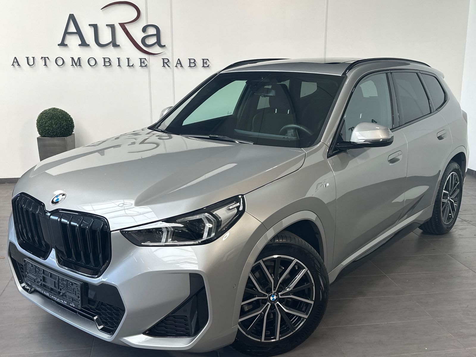 Fahrzeugabbildung BMW X1 xDrive20d M-Sport NAV+LED+PANO+AHK+SHZ
