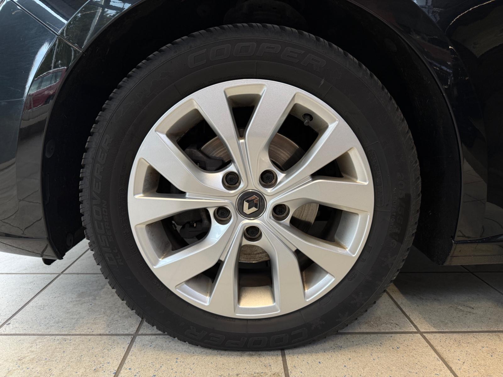 Renault Megane 1.3 TCe Limited/CarPlay/R-Cam/Arkamys/DAB