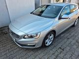Volvo V60 D2 Momentum AHK TÜV NEU - Volvo V60 in Essen