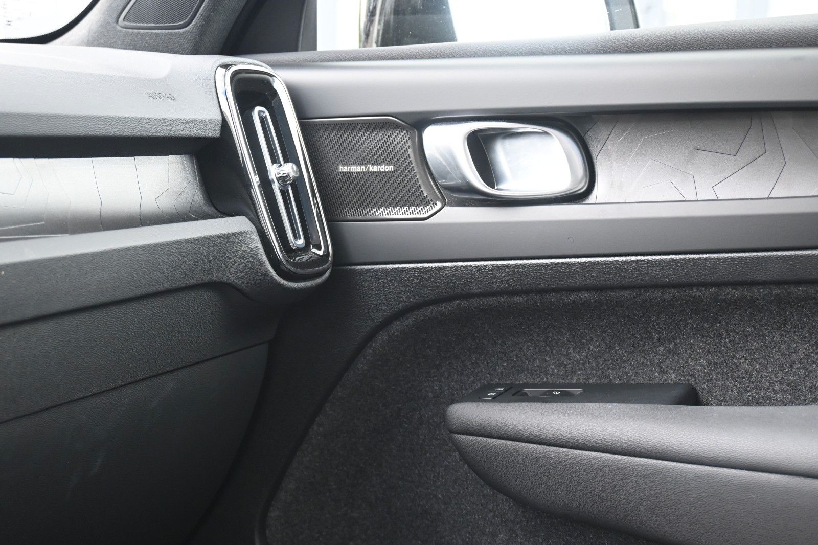 Fahrzeugabbildung Volvo C40 Ultimate BEV Single Motor H/K*AHK*PANO*