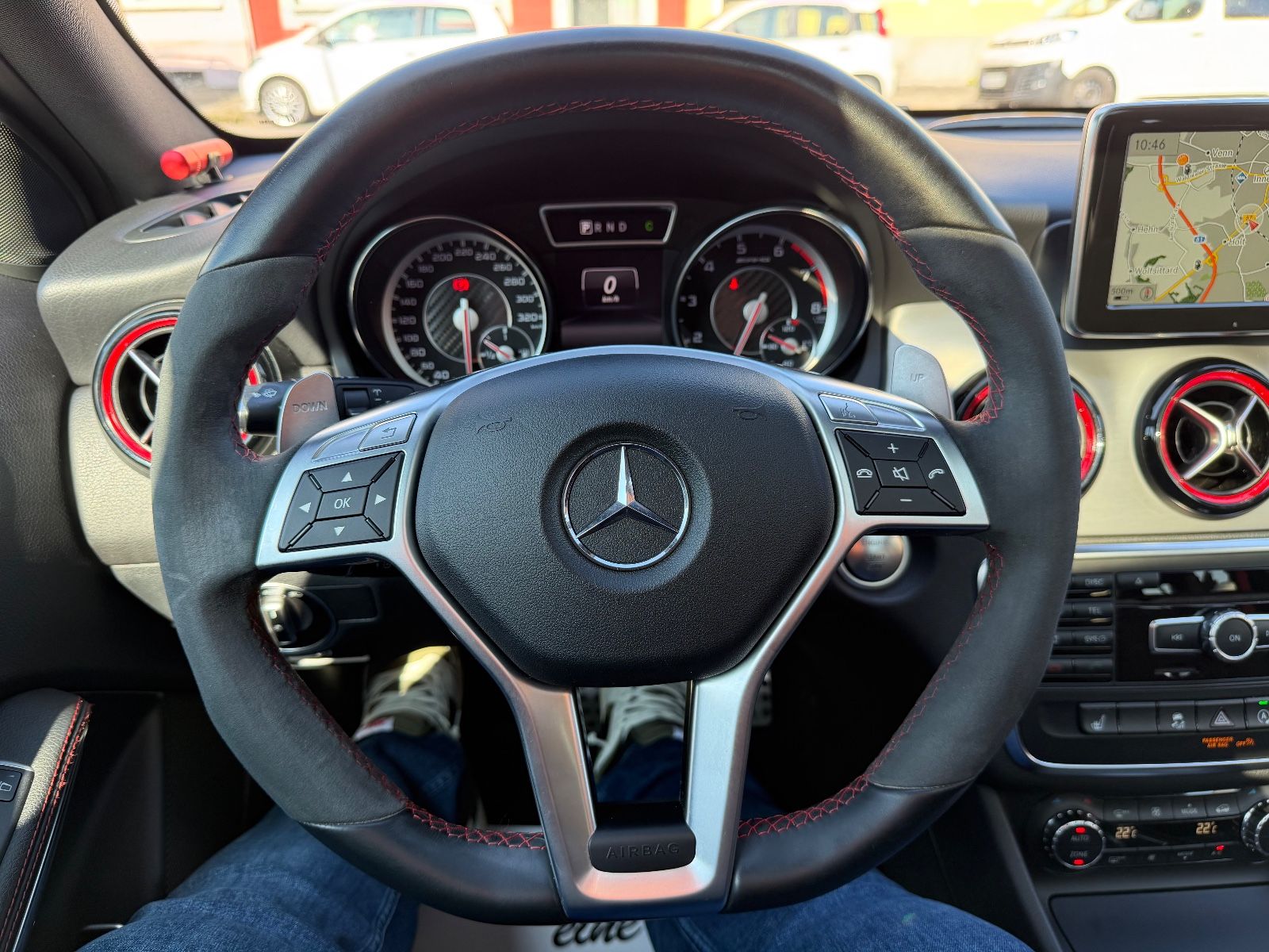 Fahrzeugabbildung Mercedes-Benz GLA 45 AMG 4Matic AERO KIT PANORAMA KLAPPE