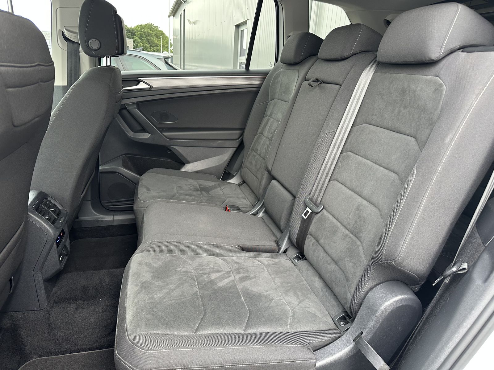 Fahrzeugabbildung Volkswagen Tiguan Allspace 4M Life 7Sitzer NAV+LED+H&K+360°