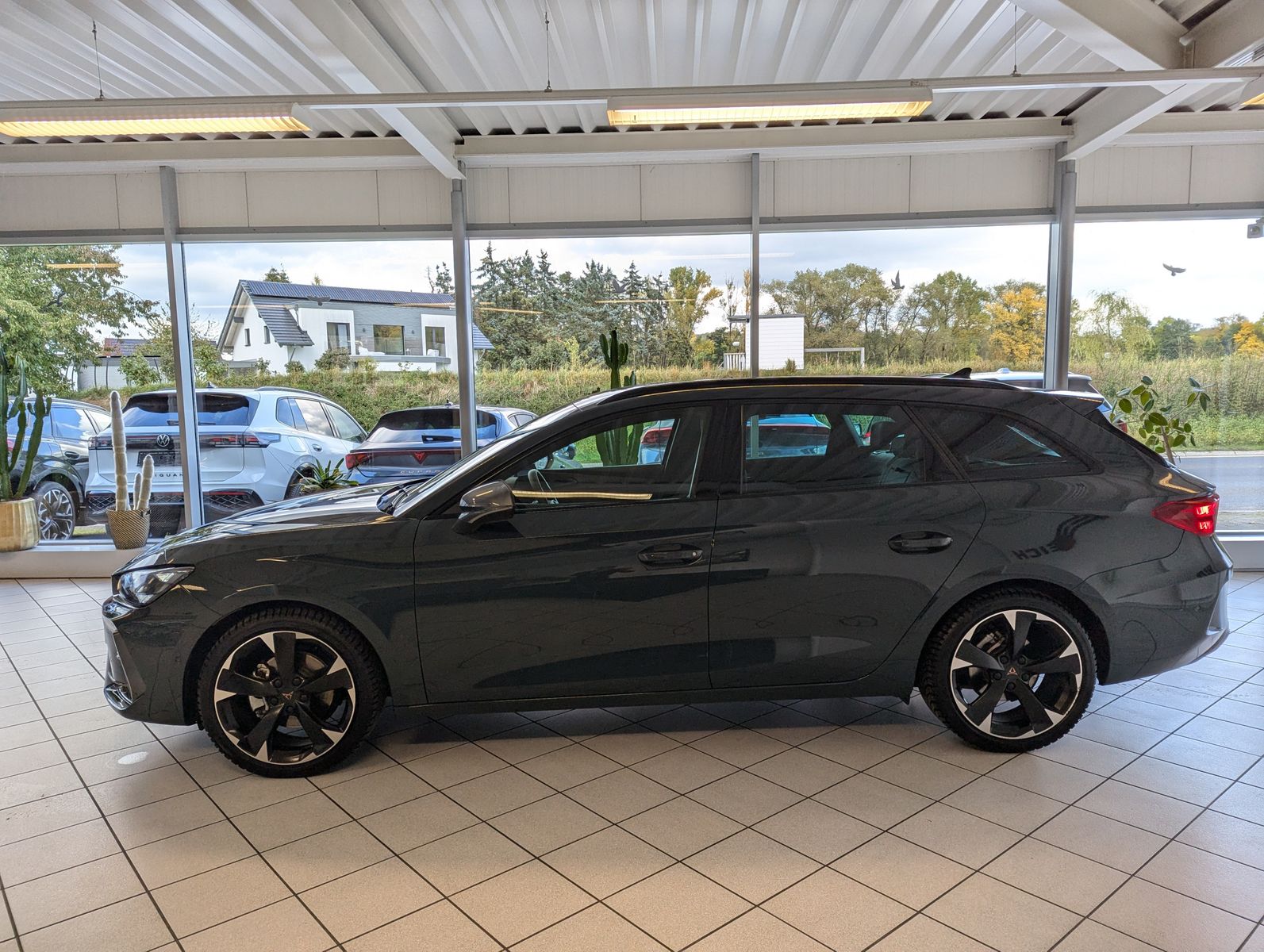 CUPRA Leon 1.5 eTSI Matrix Intelligent-Dynamic-Edge - Image 4