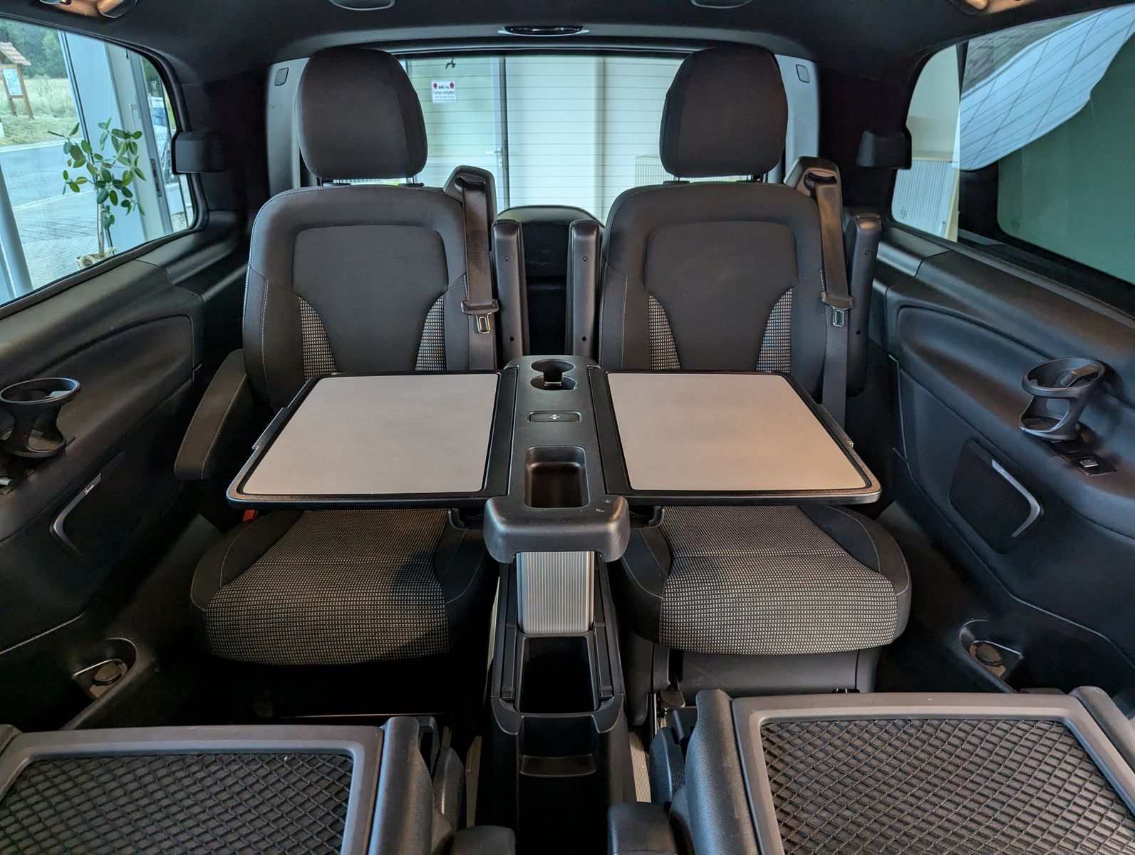 MERCEDES-BENZ V 220 d AMG EDITION lang Burmester ACC AHK StHz - Image 14