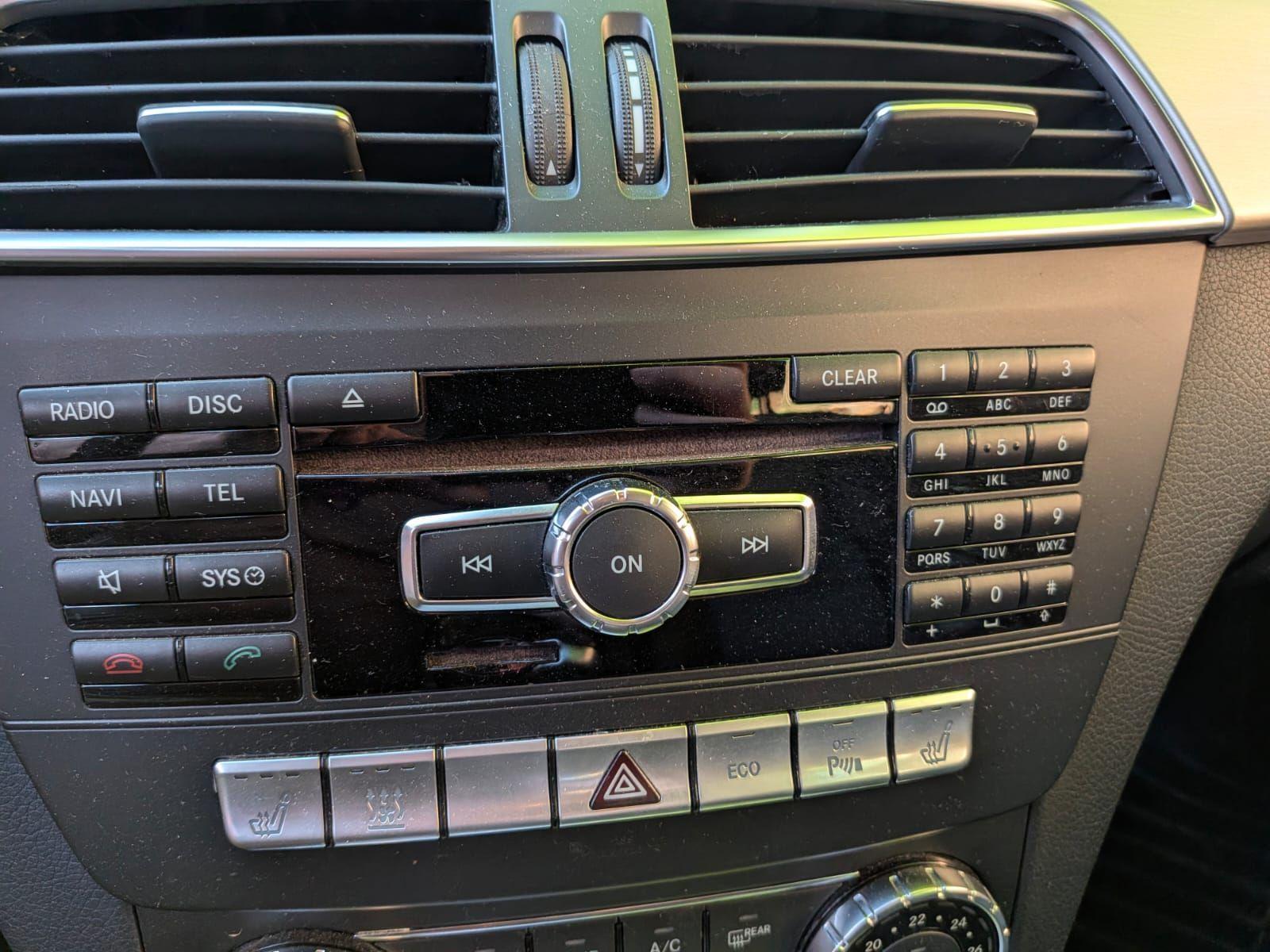 Mercedes-Benz C220 2014 — photo 24